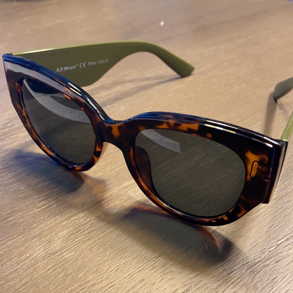 Dolce & Gabbana inspired Speckled brown sunglasses!